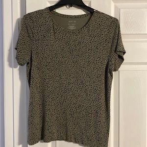 Apt 9 olive green with black specks tshirt. Size xl